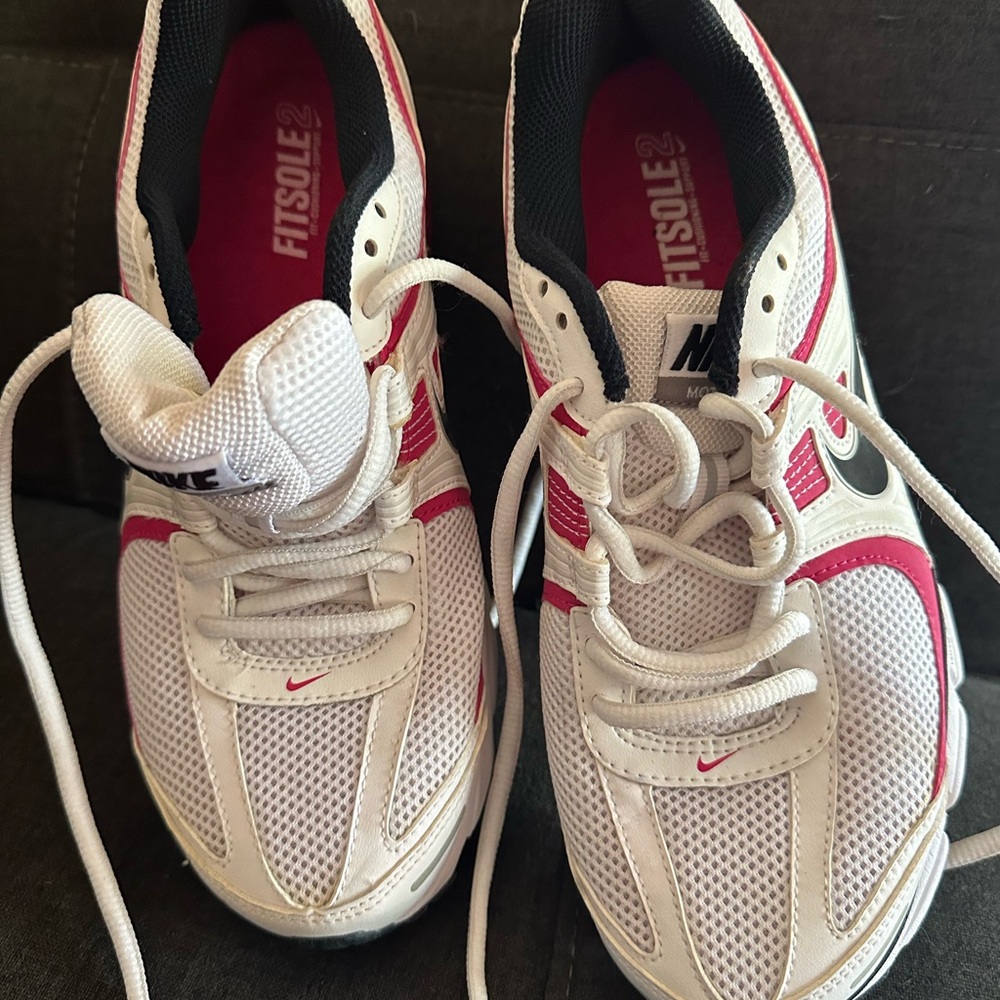 Nike AIR Athletic Shoes with Cushioned Sole 
PINK & White - Like New